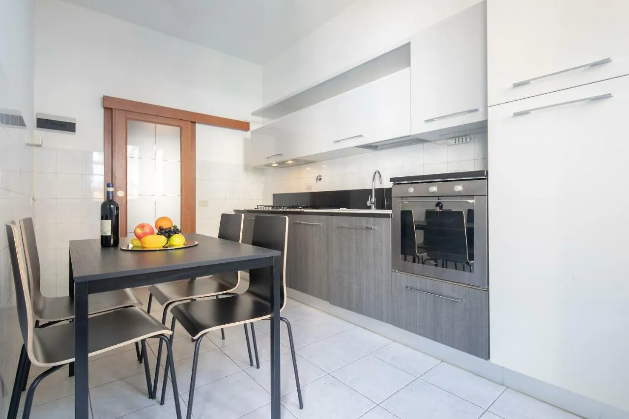 Novoli 4 Bedrooms By Mmega Florence Apartment